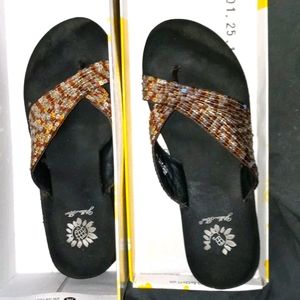 Women's size 8 Yellowbox flip flops
